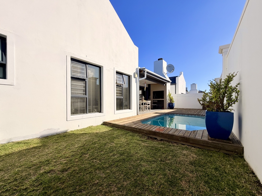 3 Bedroom Property for Sale in Sandbaai Western Cape